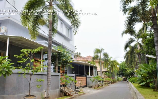 ZEN Rooms Puri Indah Syariah