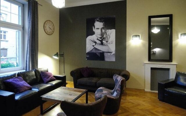 Hollywood Hostel