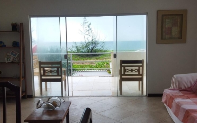 Charmoso Apartamento em Frente Praia
