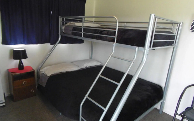 Glenavys Waitaki River Motor Camp - Caravan Park