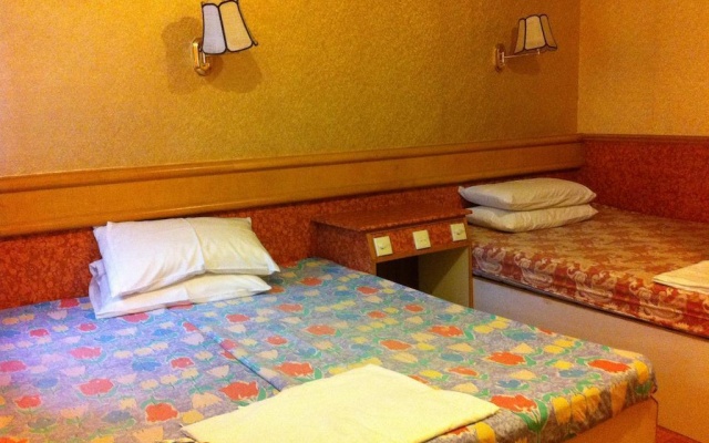 Traveller Friendship Hostel – Guest Rooms – Hong Kong