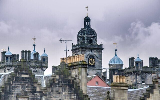 Royal Mile Tower Apartment