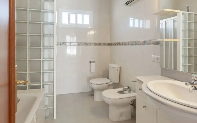 Detached Villa With a Large Private Swimming Pool