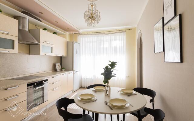 Две Подушки на ул. Ленинградская, 79