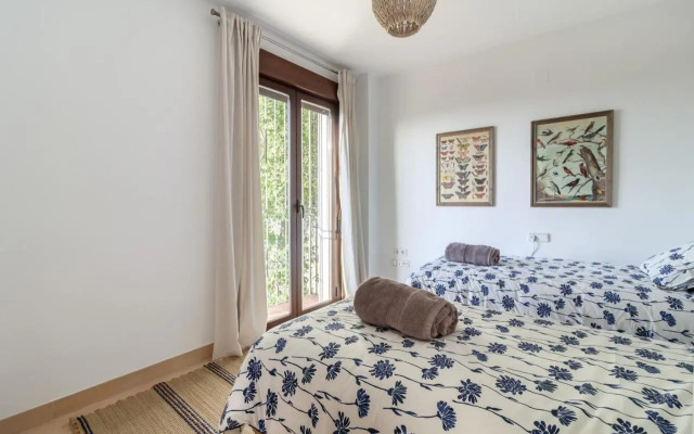 Beautiful Duplex-City Center. Parking by the house