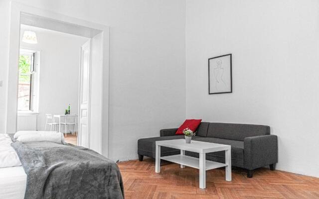 Classy 2BR Apt. w/ Exclusive Location near AKH