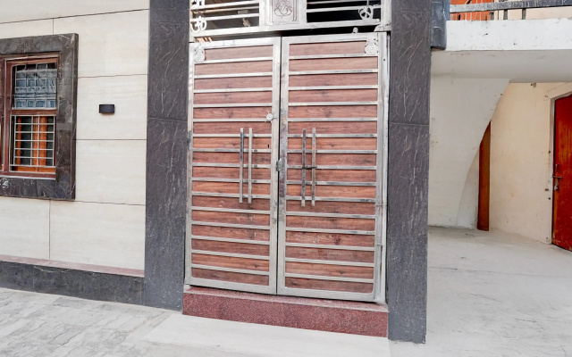 Super OYO Hotel O Tedhi Bazaar Near Ram Janambhumi