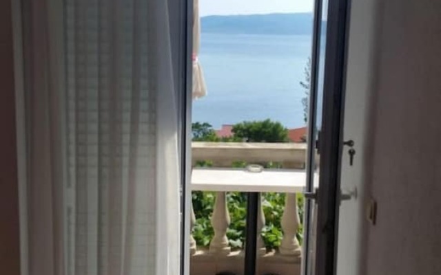 Maza - With Seaview & Parking - R2