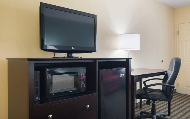 Quality Inn Calhoun North I-75