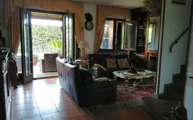 Villa Sleeps 6 With Garden and Gym