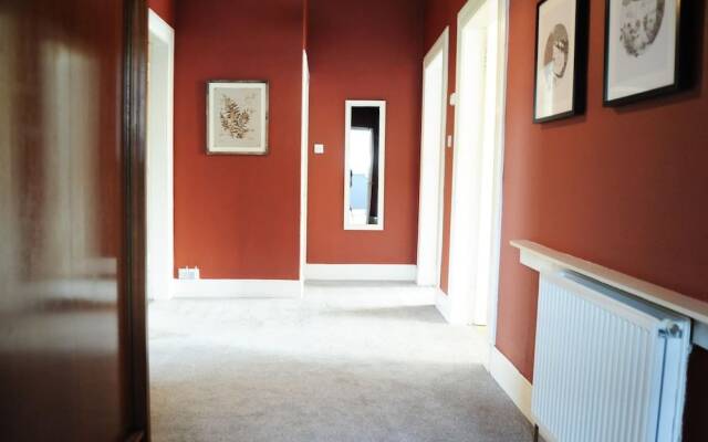 Glasgow Road Apartment