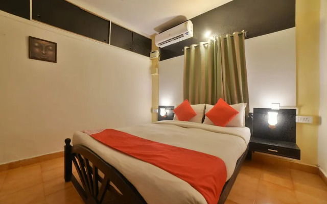Oyo 30128 Reddys Hotel