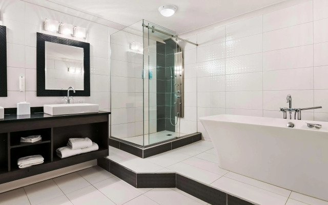 Best Western Plus Village Park Inn