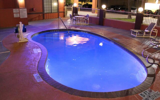 Texas Inn and Suites McAllen at La Plaza Mall and Airport