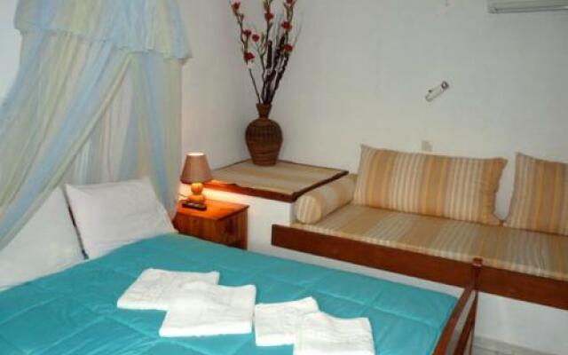 Violetta Studios & Apartments