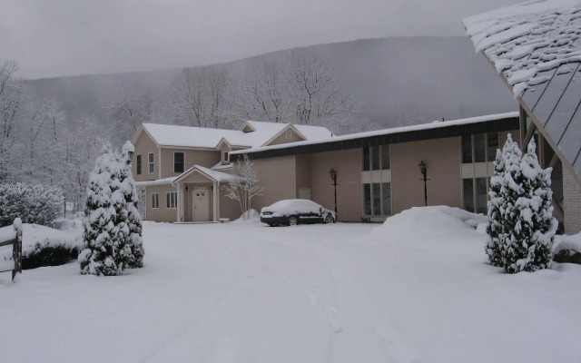 Toll Road Inn