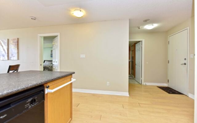 Sarkar Suites - 3888 Duke of York Blvd