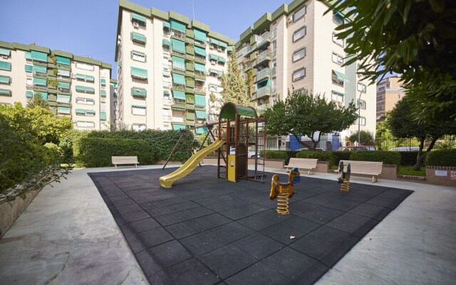 EnjoyGranada CONGRESS Pool and Parking