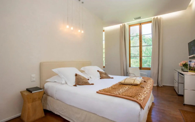 Hotel Château Des Alpilles