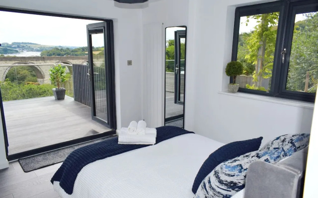 New Panoramic Riverview Apartment With Ev Plug