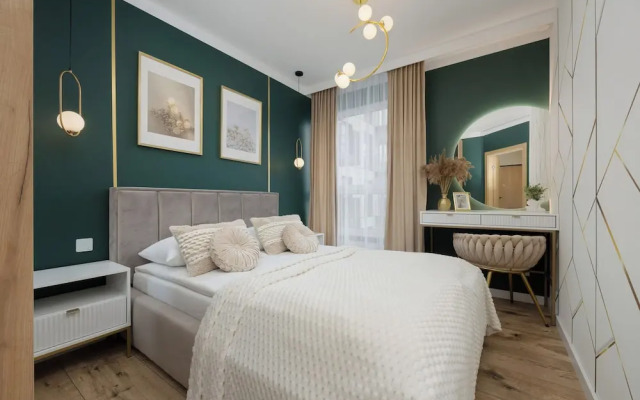 Apartment With Parking by Renters