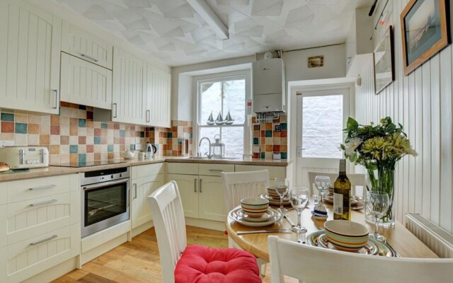 Nice Holiday Home in the Beautiful, Hilly Looe, Near the Sandy Beach