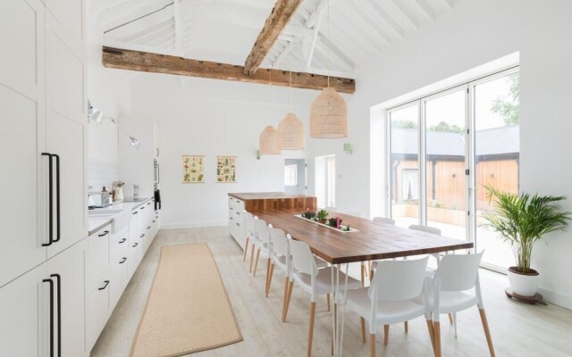 Simple Coastal Luxury Near Southwold Sleeps 10