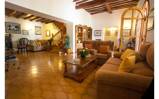 Villa Nieves is a beautiful villa set in a rural location yet it is still only a 5 minute drive from San Antonio and San Rafael