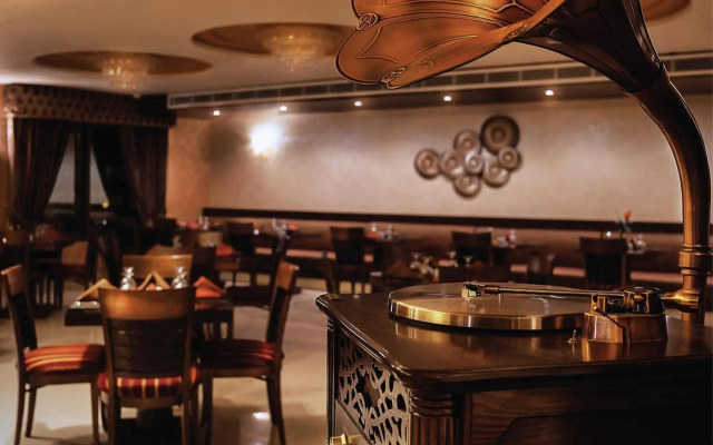 Seven Roses Hotel