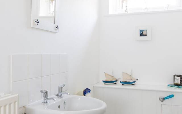 Secluded Rural Retreat Close to Beach - Sleeps 12