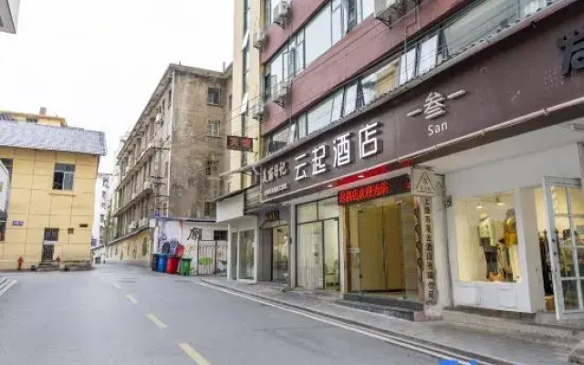 Yunqi Light Residence Hotel (Yisheng Square Pedestrian Street Branch)