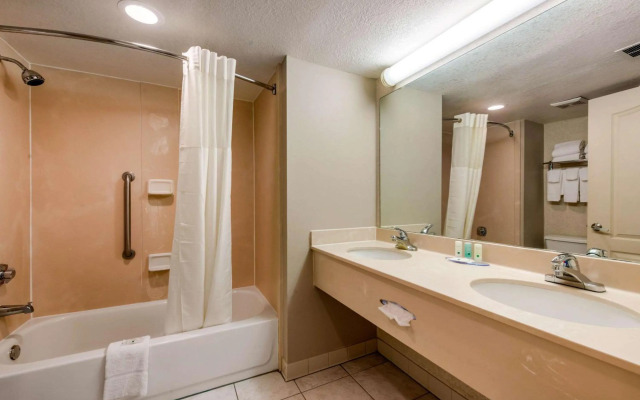 Quality Inn & Suites Tarpon Springs South