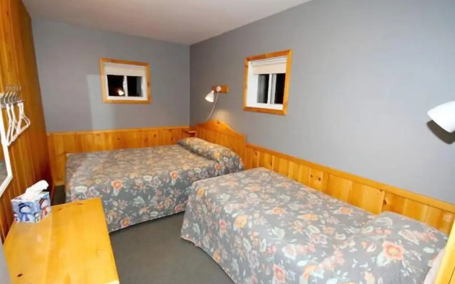 Spectacle Lake Lodge