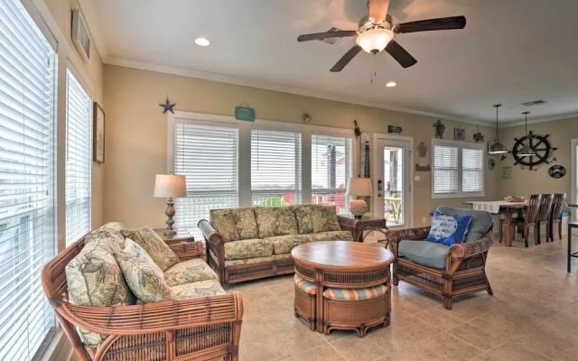 Ocean View & Grill: Crystal Beach Bungalow!