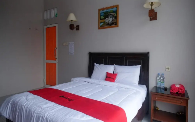 RedDoorz @ Jalan Dieng 3