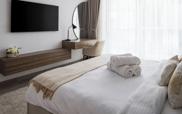 Waves - Luxury Meets Comfort Modern 1