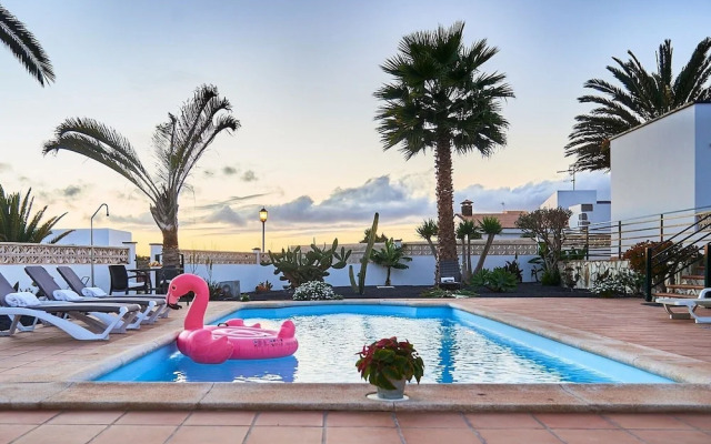 Holiday Home in La Oliva Fuerteventura With Swimming Pool