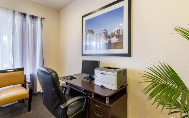 Quality Inn & Suites West Chase