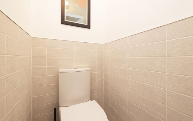 JOIVY Charming 1-Bed Ap Near Leith Links W/ Patio