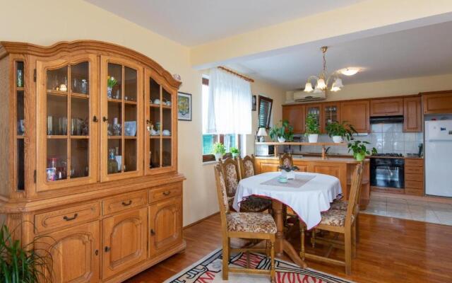 Apartments Sugor-70m from sea