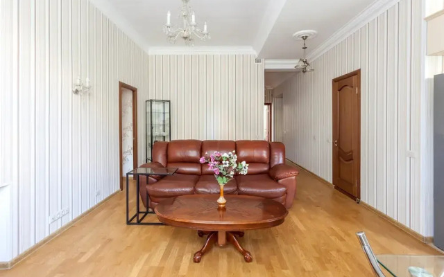 ApartLux на наб. Шевченко