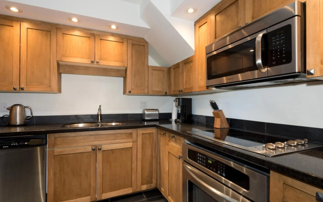 Glacier Lodge - Luxury Condo