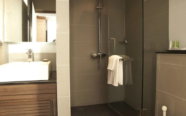 Отель Sukhumvit Suites