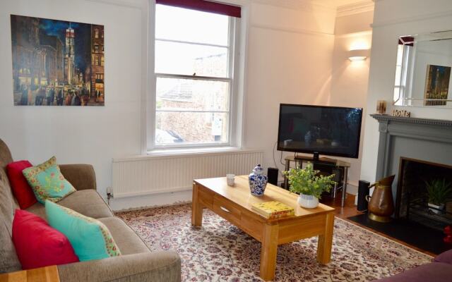 Bright 3 Bedroom Home Bristol