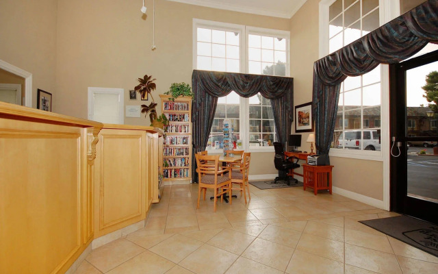Studio 6 Corona, CA - West