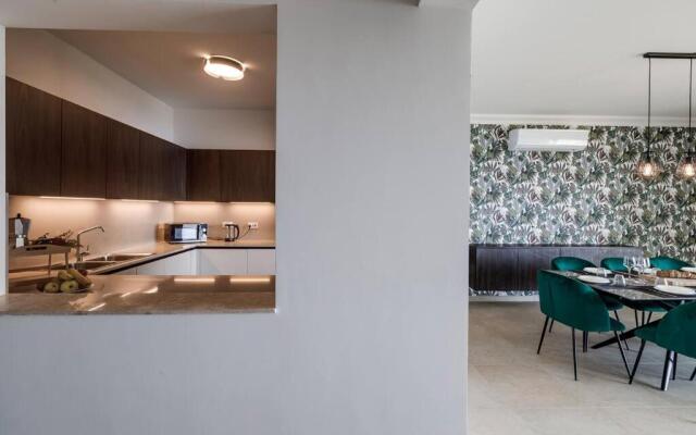 PRIME AREA Seafront 3Bed Sliema with pool FL502
