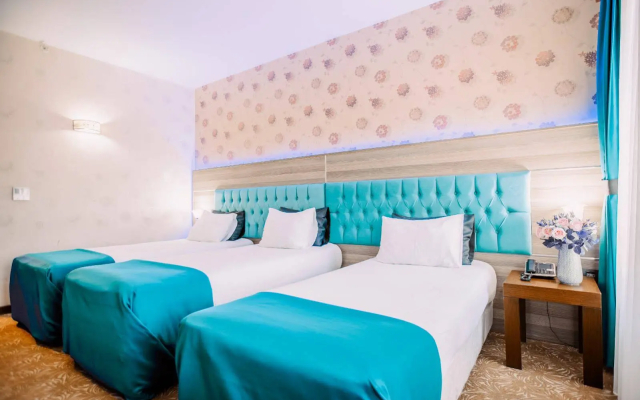Highway Hotel
