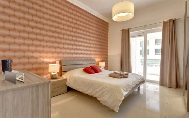 Luxury Apartment IN Fort Cambridge With Pool