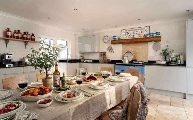 Quay House - Waterside Eclectic Style Character Home