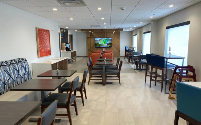 Holiday Inn Express & Suites Elyria by IHG